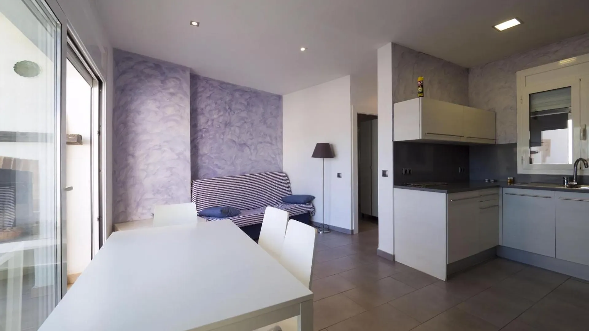 Erstaunliche Wohnung Direkt Am Meer In Roses Inmosantos Oasis B7 Spain